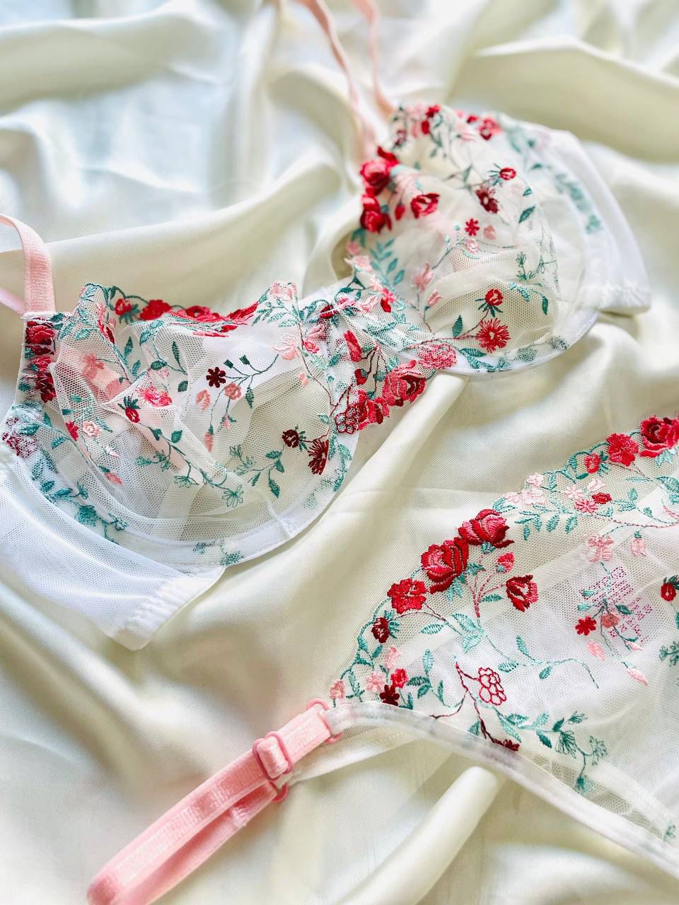 Kırmızı Çiçekli Bralet Takım