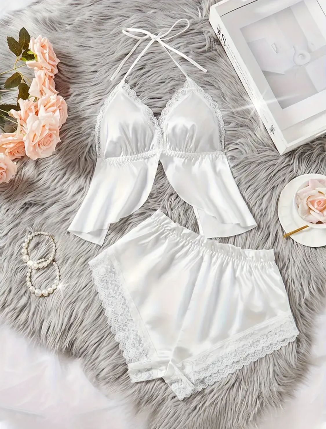 Beyaz saten pijama takımı