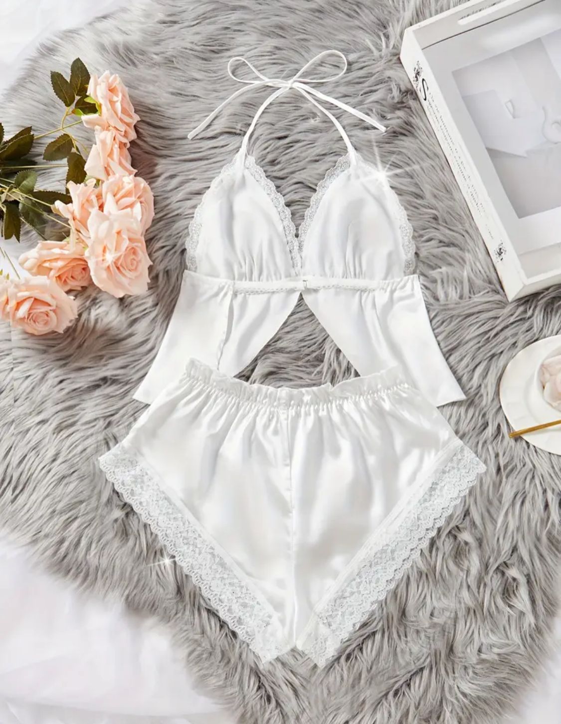 Beyaz saten pijama takımı