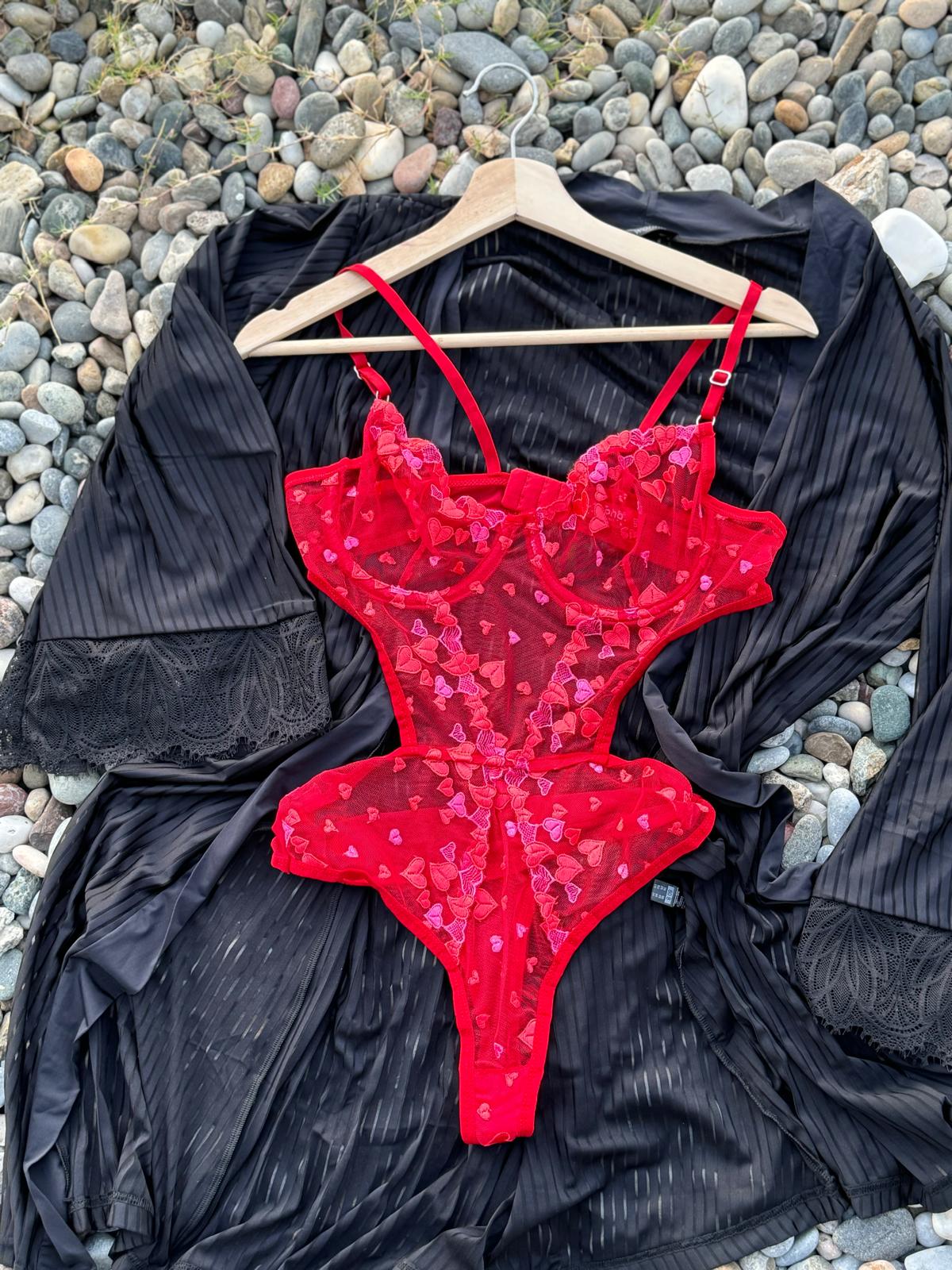 Kırmızı Kalpli Bodysuit