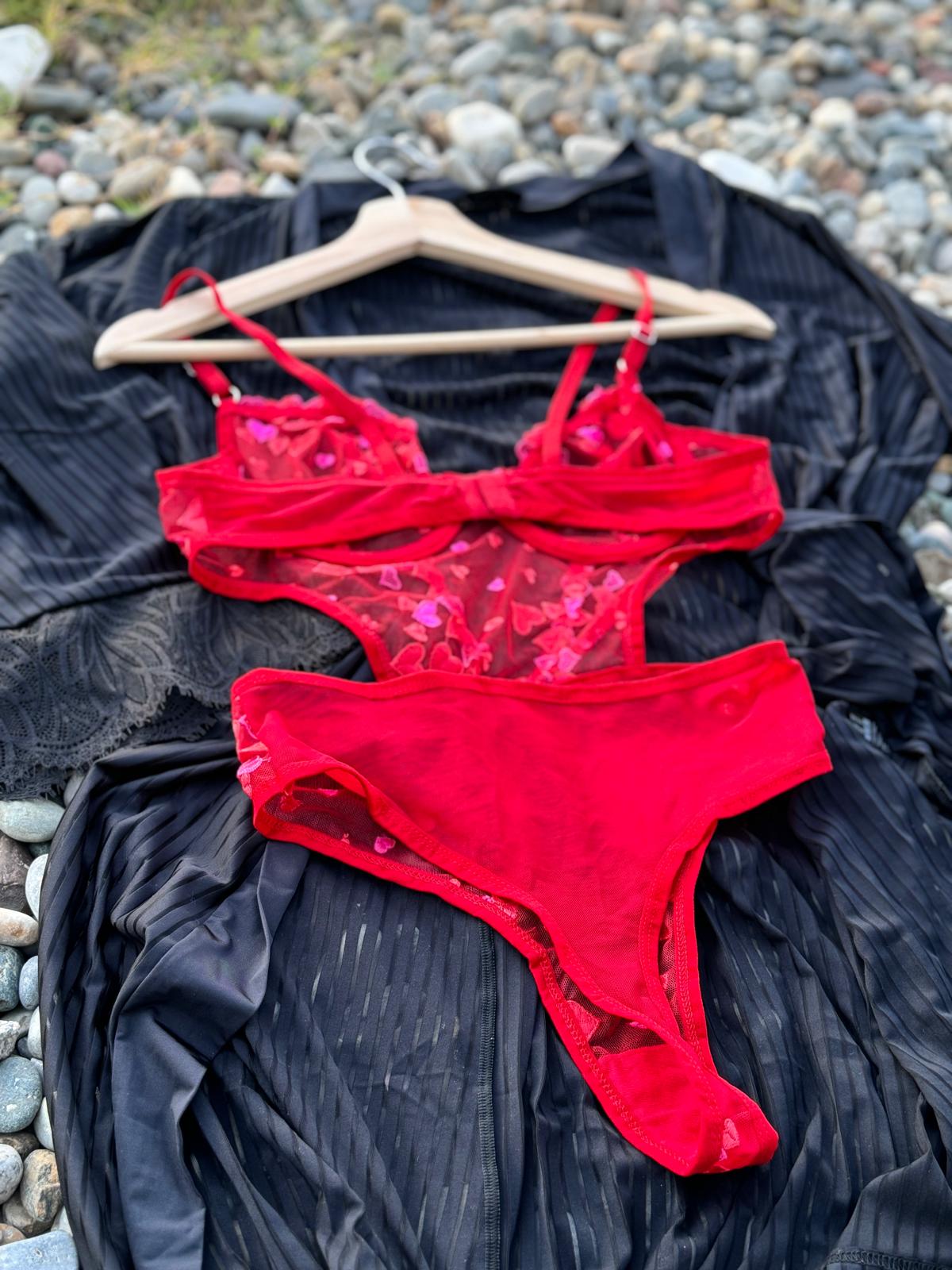 Kırmızı Kalpli Bodysuit
