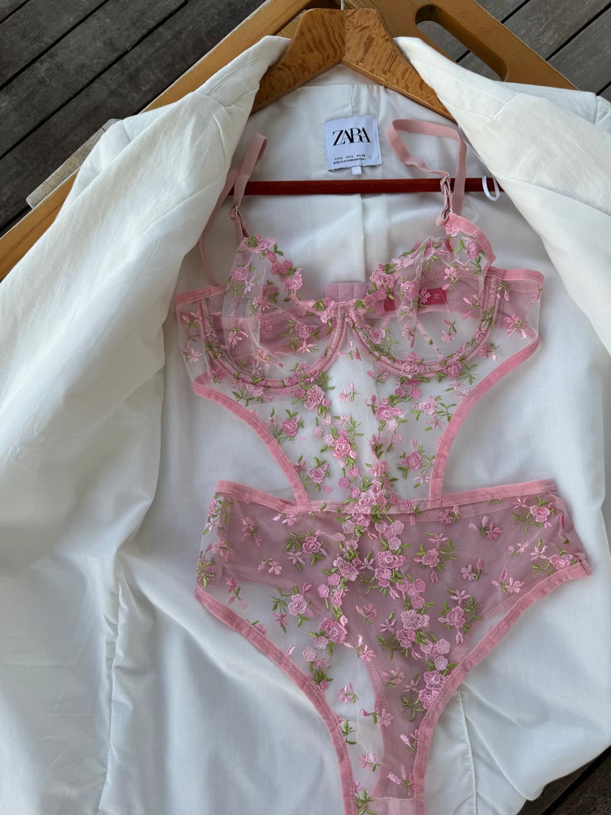 Pembe Çiçekli Bodysuit